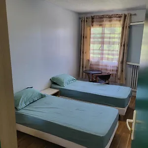 Private Room-3 In Hannana Apartment- 2 Min Walk To Tram 12 Min To Nice Train Station 15 Min To Massena Place Séjour chez l'habitant